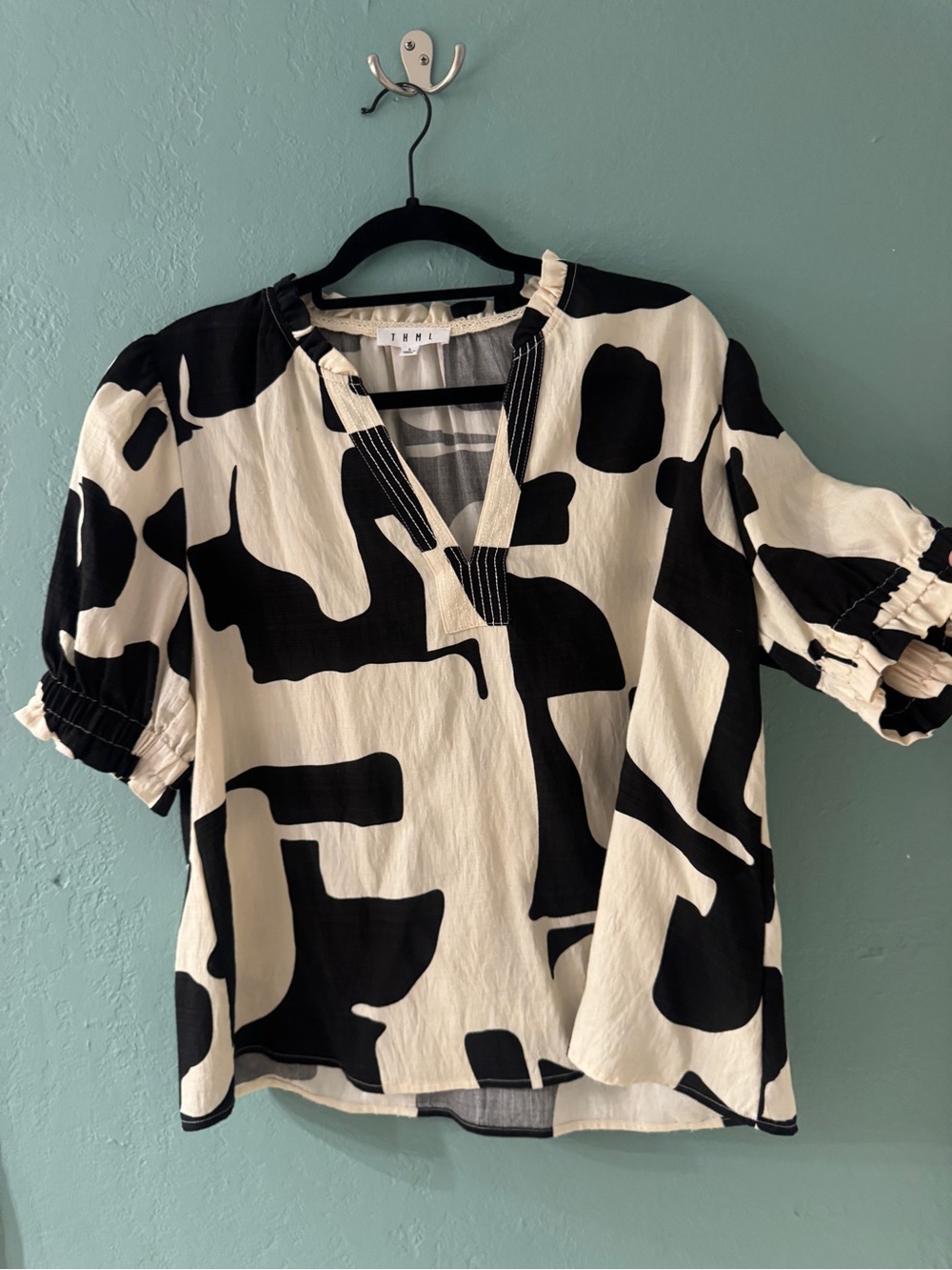 THML Black & Cream Abstract Print Puff Sleeve Blouse